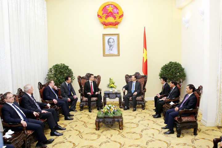 Deputy PM Vu Van Ninh receives Hungary’s Minister of Foreign Affairs and Trade  - ảnh 1